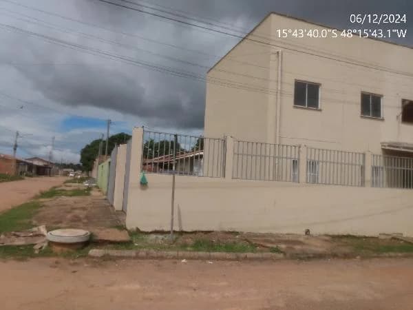Apartamento - 2 Quartos - Aguas Lindas de Goias - Ocupado — foto 2