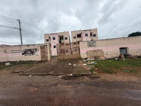 Apartamento - 2 Quartos - Aguas Lindas de Goias - Ocupado — foto 2