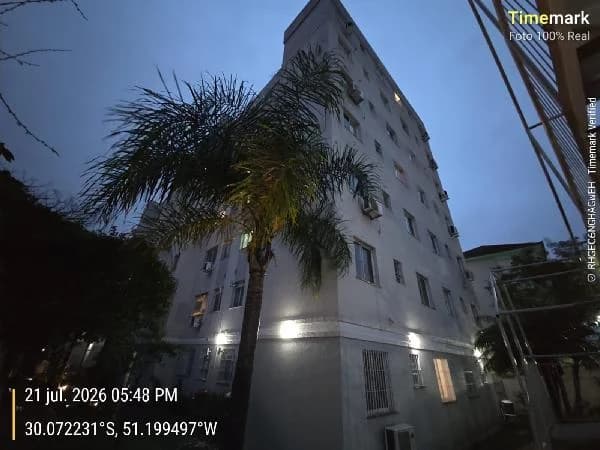 Apartamento - 2 Quartos - Porto Alegre - Ocupado — foto 2