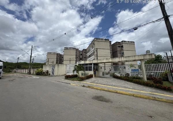 Apartamento - 2 Quartos - Sao Lourenco da Mata - Ocupado — foto 2