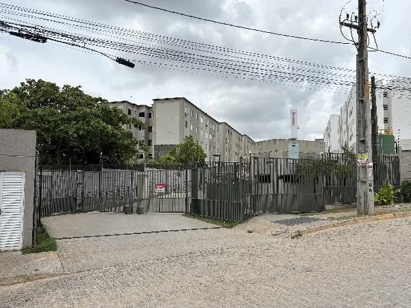 Apartamento - 2 Quartos - Camaragibe - Ocupado — foto 2