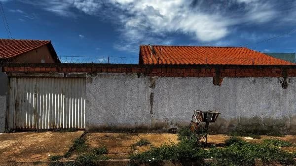 Casa - 2 Quartos - Aguas Lindas de Goias - Ocupado — foto 2