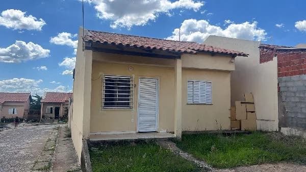 Casa - 2 Quartos - Aguas Lindas de Goias - Desocupado — foto 2