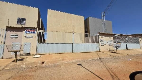 Apartamento - 2 Quartos - Aguas Lindas de Goias - Ocupado — foto 2