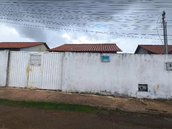 Casa - 2 Quartos - Aguas Lindas de Goias - Ocupado — foto 2