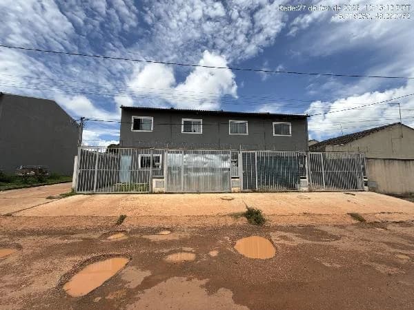 Casa - 2 Quartos - Aguas Lindas de Goias - Ocupado — foto 2