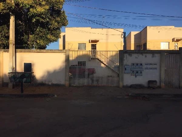 Apartamento - 2 Quartos - Luziania - Ocupado — foto 2