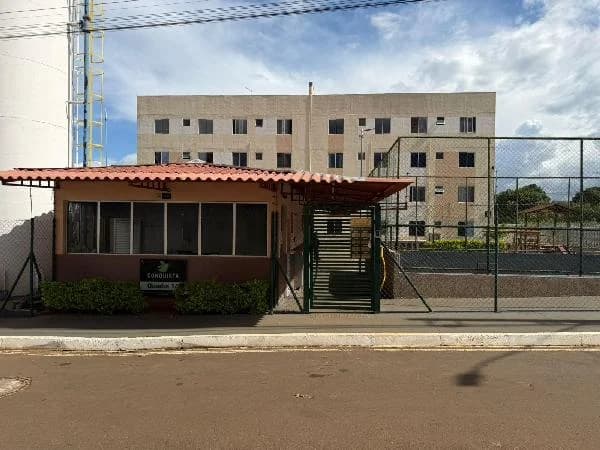 Apartamento - 2 Quartos - Luziania - Ocupado — foto 2