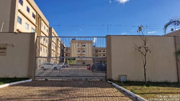 Apartamento - 2 Quartos - Aguas Lindas de Goias - Desocupado — foto 2