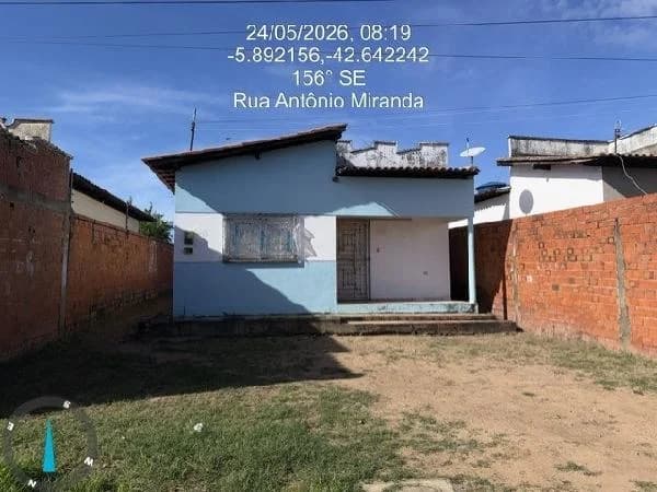Casa - 2 Quartos - Agua Branca - Desocupado
