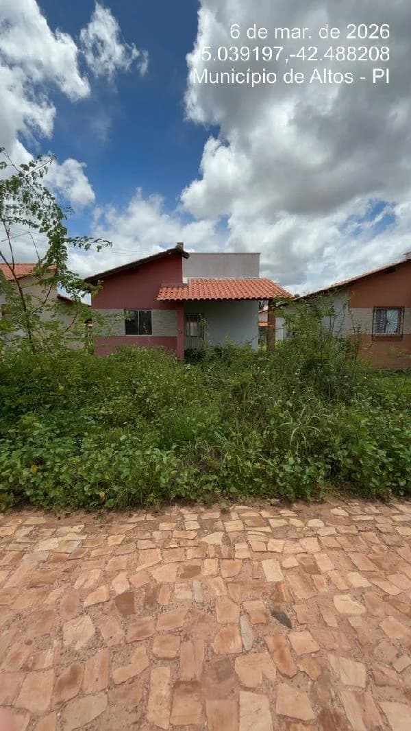 Casa - 2 Quartos - Altos - Ocupado