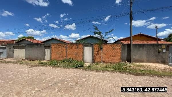 Casa - 2 Quartos - Demerval Lobao - Desocupado