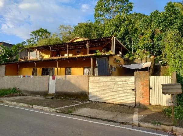 Casa - 4 Quartos - Rio Bonito - Ocupado