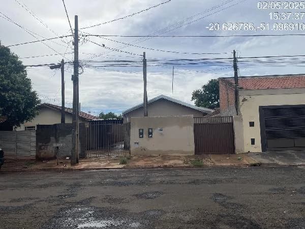Casa - 2 Quartos - Pereira Barreto - Ocupado